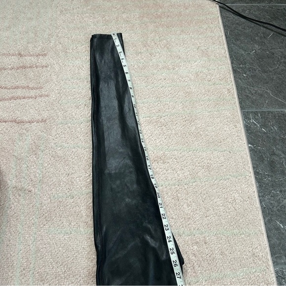 NWT SPANX Sleek Black Faux Leather Look Leggings Size Medium - Picture 9 of 9